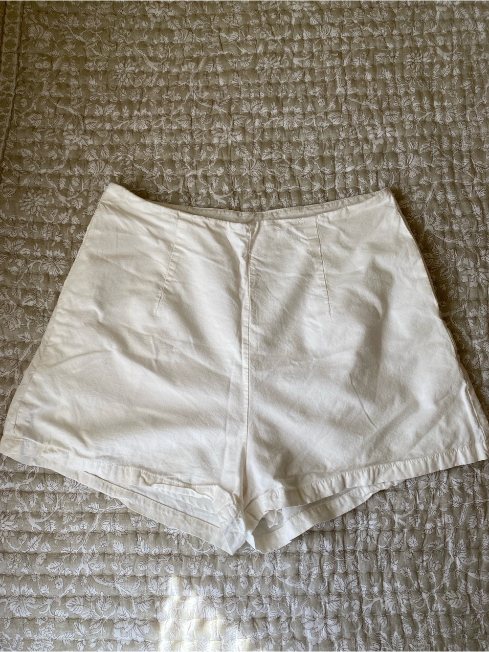 Vintage Women's White High-Rise Casual Shorts